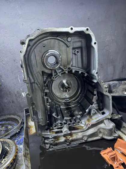 AS-CAR Servis atölyesinde otomatik şanzıman ve motor mekanik çalışması — 43